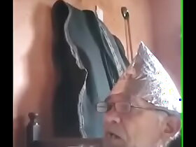 Velho fudido querendo dinheiro