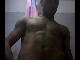 ANDY ANZIO MASTURBAZIONE IN BAGNO!