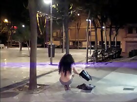 La travesti Maria Lizana se desnuda en la calle