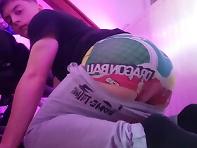 I expose my ass in front of the camera