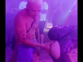LEO BULGARI FUCKING WITH AN UNKNOWN GUY IN THE MIDDLE OF THE DANCE FLOOR!!!!