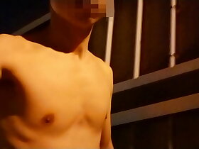 たけひとの露出01　夜の歩道橋を全裸で歩いてみた　自撮り映像