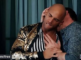 (Sean Zevran) Bounces On (Calhoun Sawyers) Cock Gets a Huge Jizz On His Face - Men.com